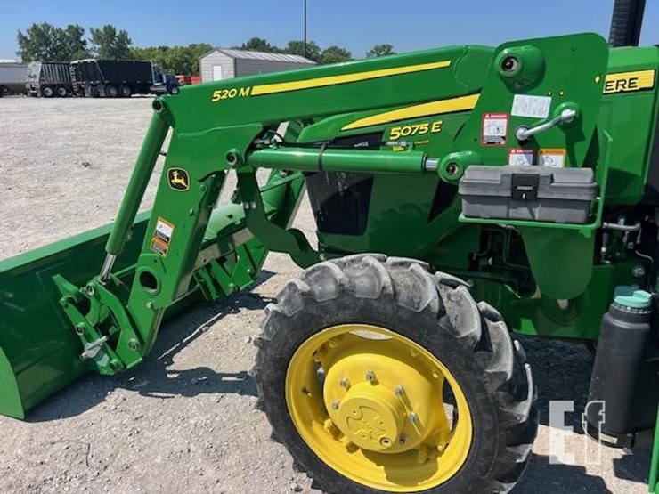 2021-john-deere-5075e-image-32