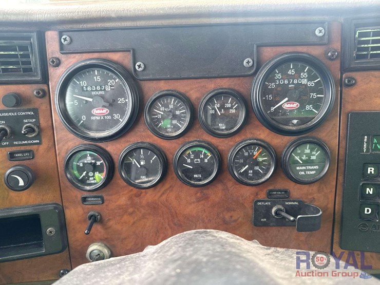 2007-peterbilt-335-image-15