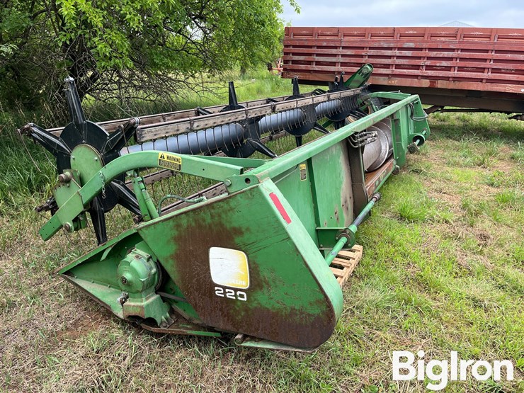 john-deere-220-image-5