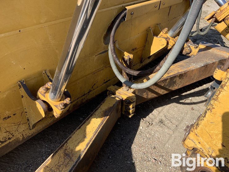 2006-caterpillar-d6r-image-16