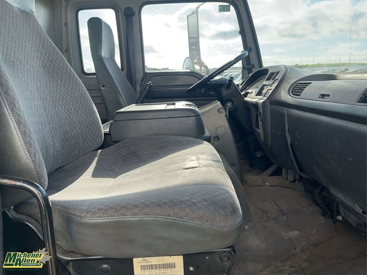 2005-gmc-t7500-image-13