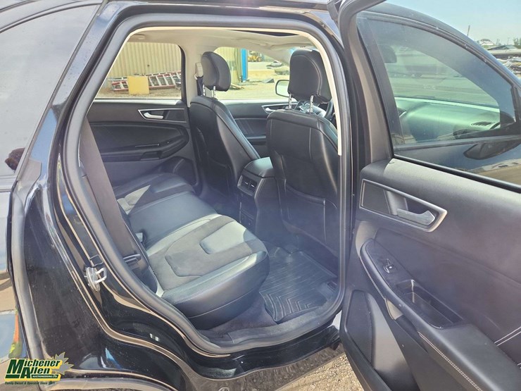2015-ford-edge-image-15