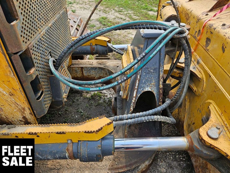 2013-deere-850j-image-15