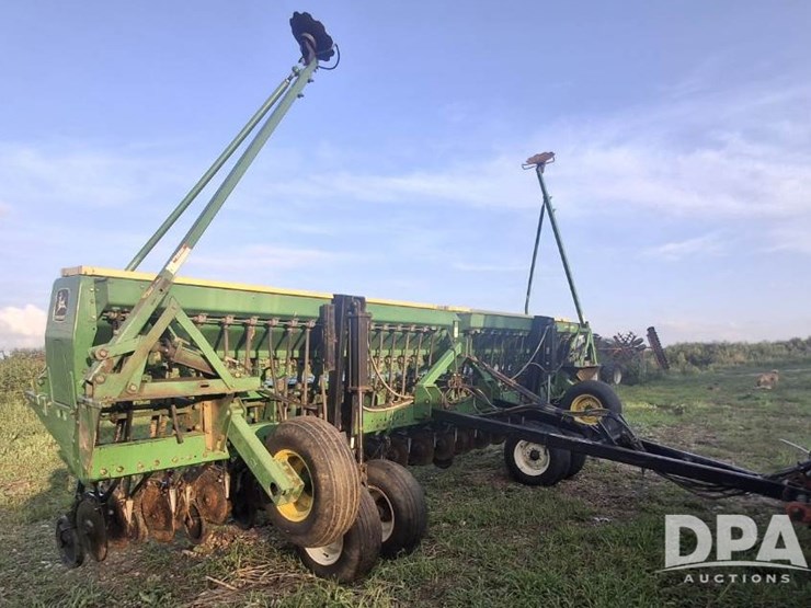 john-deere-520-image-1