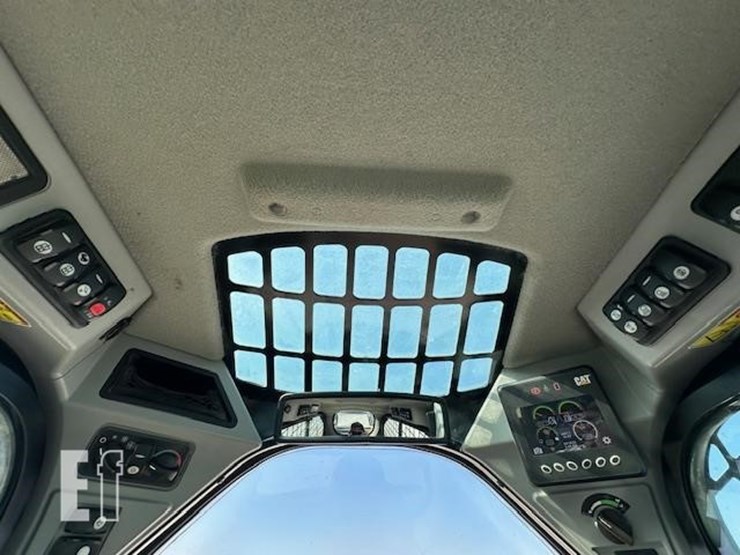 2015-caterpillar-299d-image-28