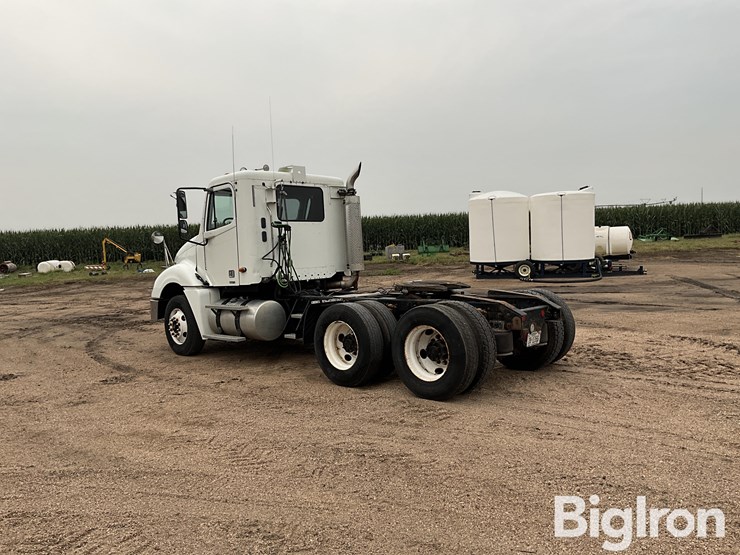2004-freightliner-columbia-120-image-7