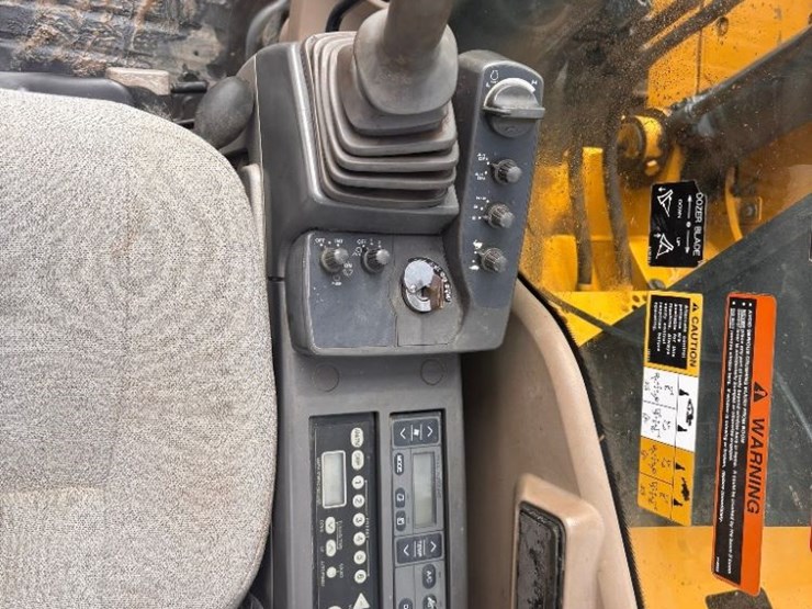 2012-deere-135d-image-60