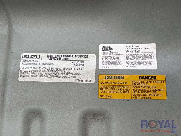 2023-isuzu-npr-image-15