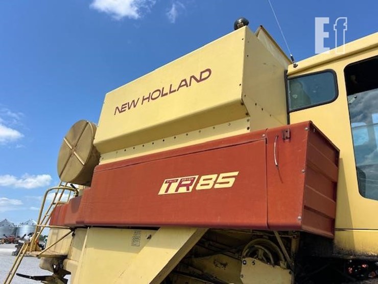 new-holland-tr85-image-23