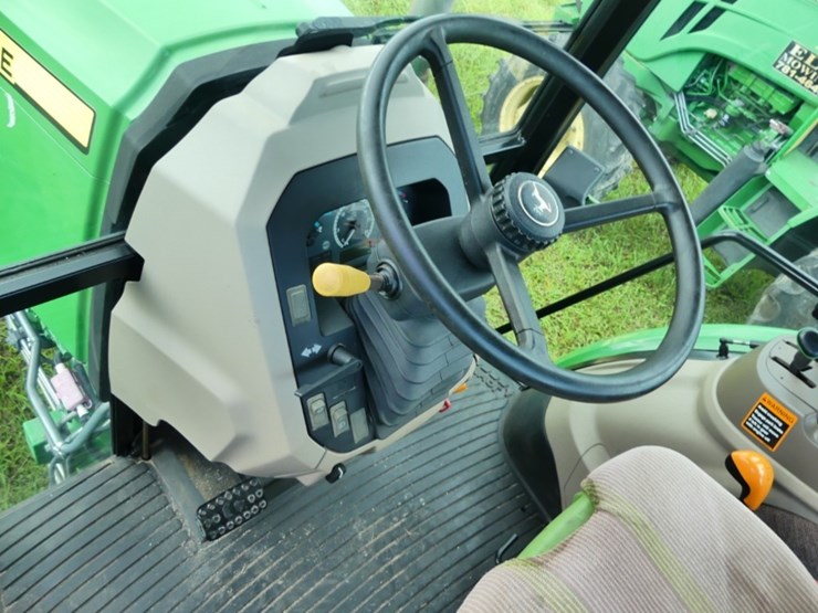 john-deere-6105d-image-11
