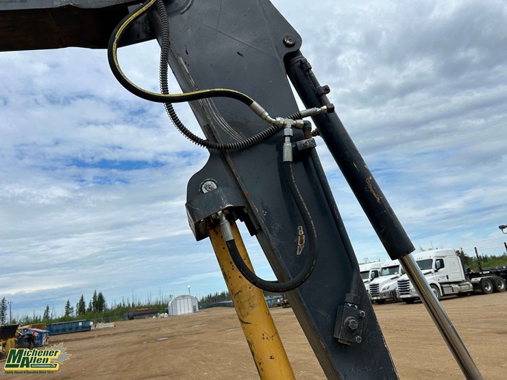 2014-deere-85g-image-26