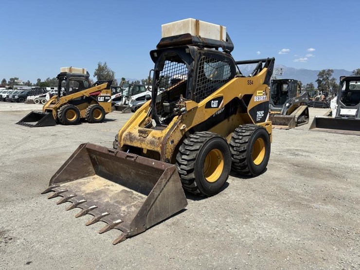 2011-caterpillar-262c-image-1