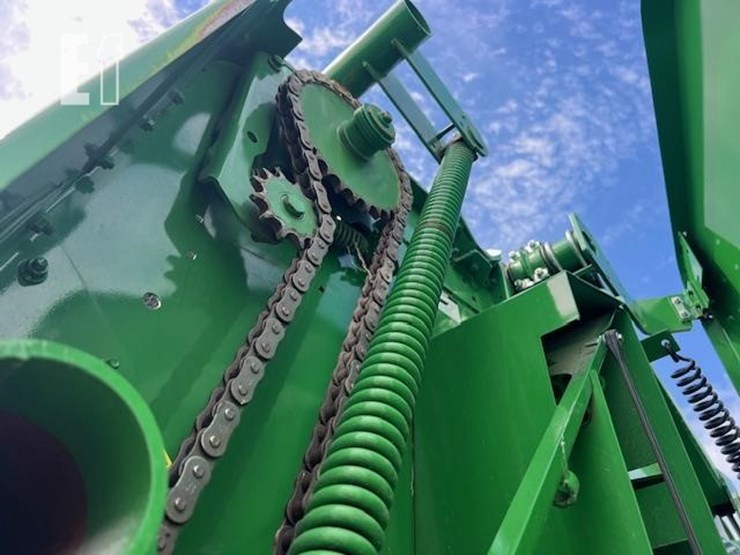 john-deere-560m-image-18