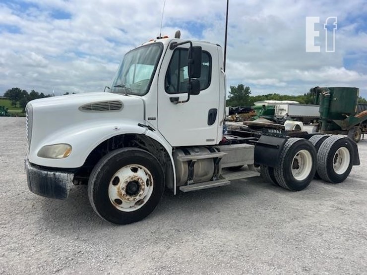 freightliner-business-class-m2-112-image-1