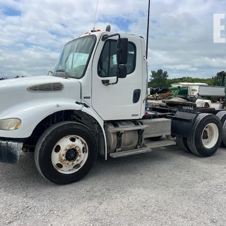 FREIGHTLINER BUSINESS CLASS M2 112