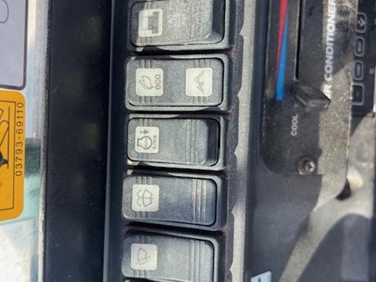 takeuchi-tb235-2-image-30