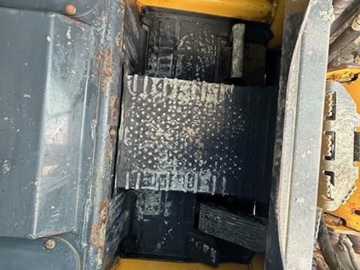 deere-317g-image-17
