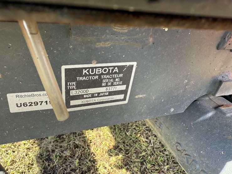 2011-kubota-l3200-image-15