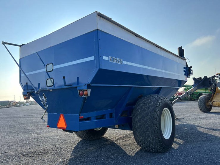 1997-kinze-840-image-7