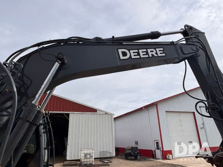 2012-deere-135d-image-25