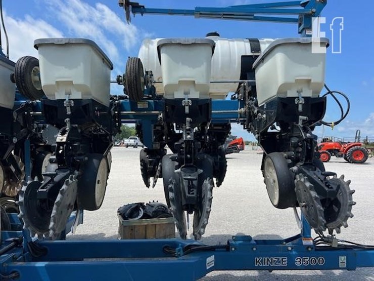2001-kinze-3500-image-17