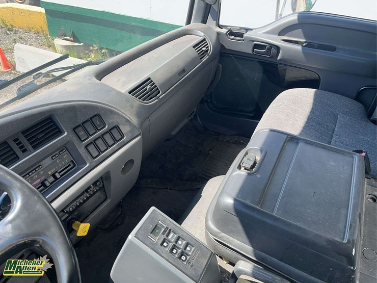 2007-gmc-t7500-image-6