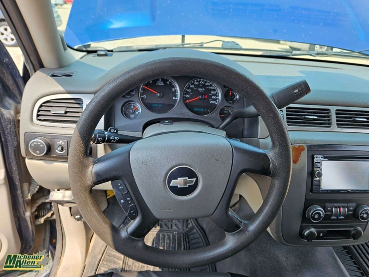 2008-chevrolet-suburban-image-7
