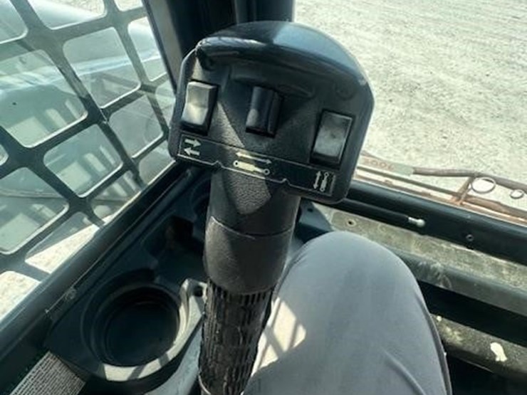 2007-bobcat-t300-image-21