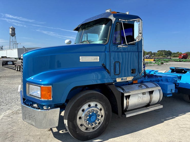 1996-mack-ch613-image-55