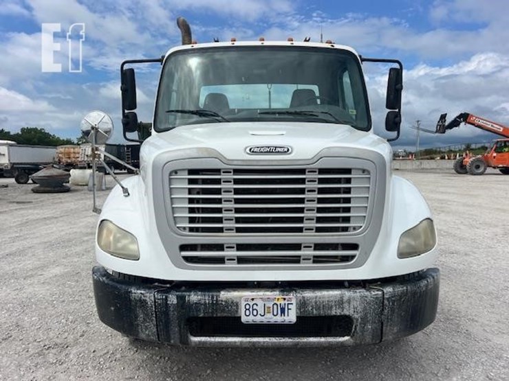freightliner-business-class-m2-112-image-10