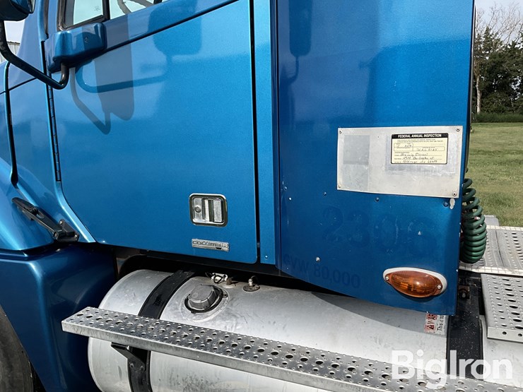 2003-freightliner-columbia-120-image-17