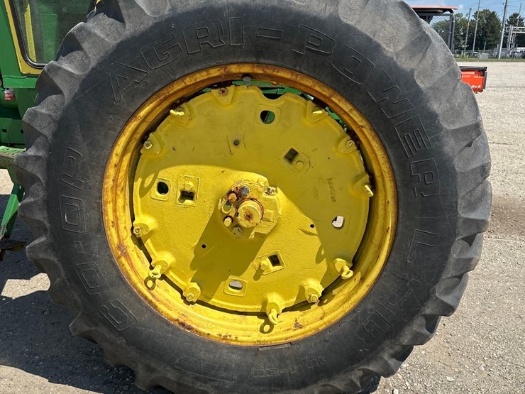 john-deere-4320-image-10