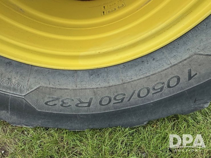 2020-john-deere-f4365-image-21