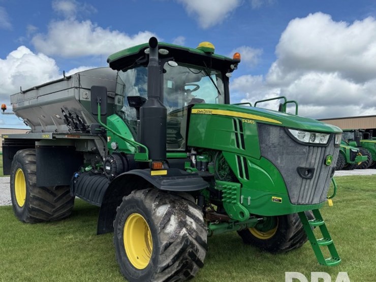 2020-john-deere-f4365-image-4