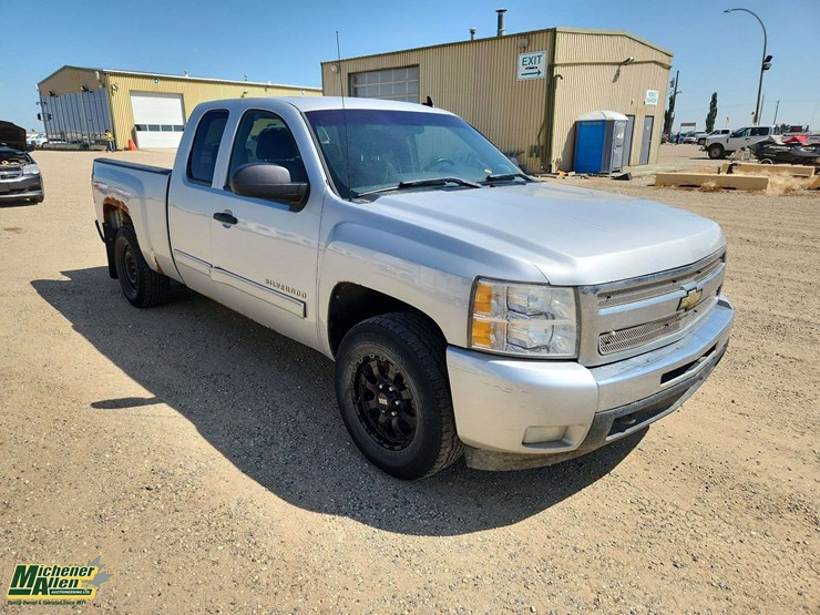 2011-chevrolet-silverado-1500-image-2
