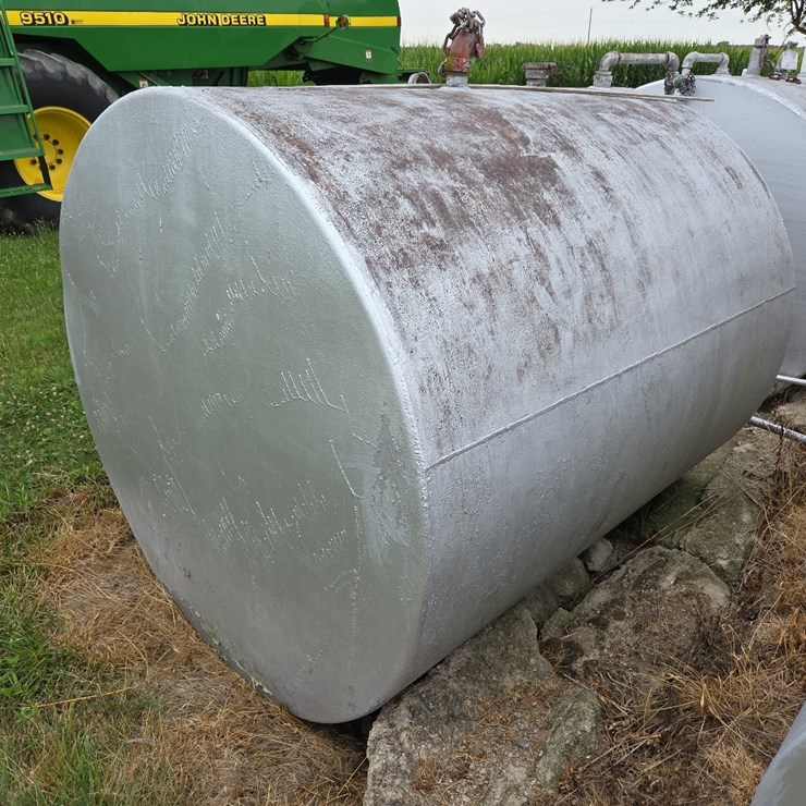 1000 gallon fuel tank
