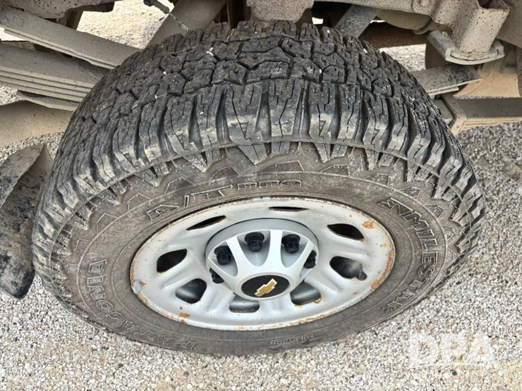 2013-chevrolet-3500hd-image-41