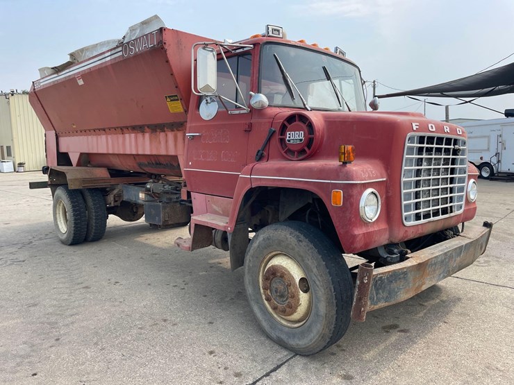 1982-ford-900-image-3