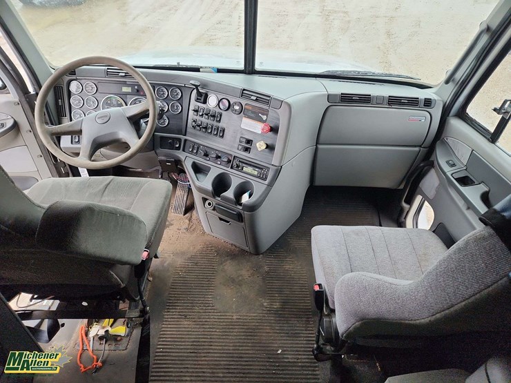 2006-freightliner-columbia-120-image-21
