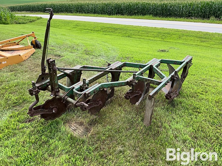 john-deere-810-image-1