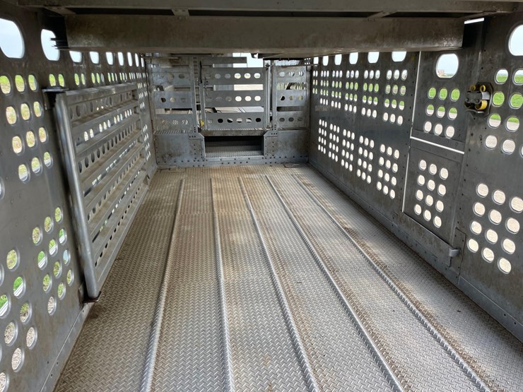 2021-eby-livestock-trailer-image-78