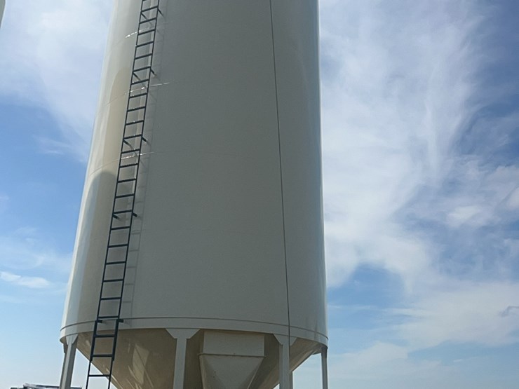 concept-7500-bushel-hopper-bin,-fully-equipped-with-agi-grainguard-10-hp-bin-fan-with-three-phase-electric-motor-image-2