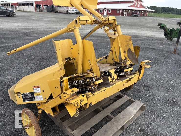 new-holland-824-image-6