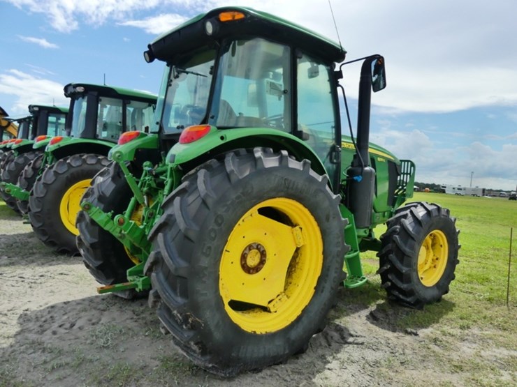 2022-john-deere-6135e-image-3