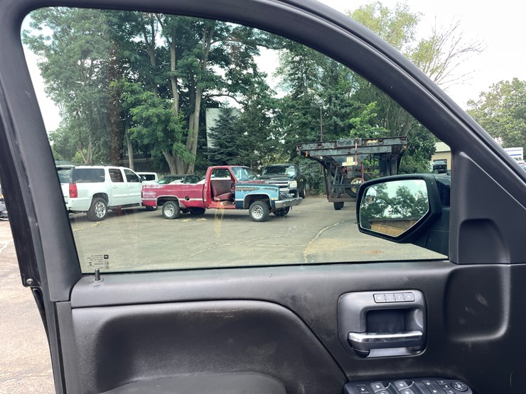 2018-chevrolet-silverado-1500-z71-image-35