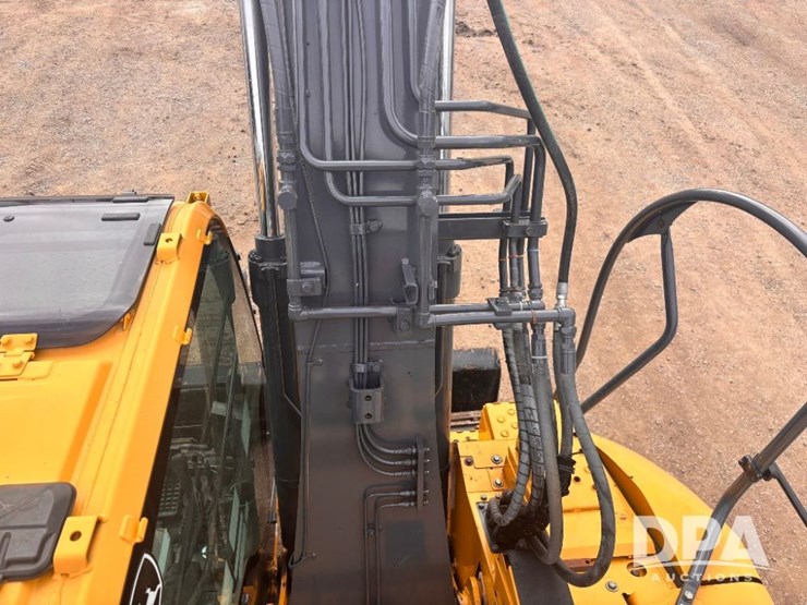2012-deere-135d-image-54