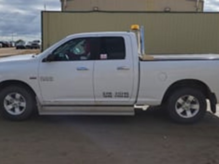 2014-ram-1500-slt-image-32