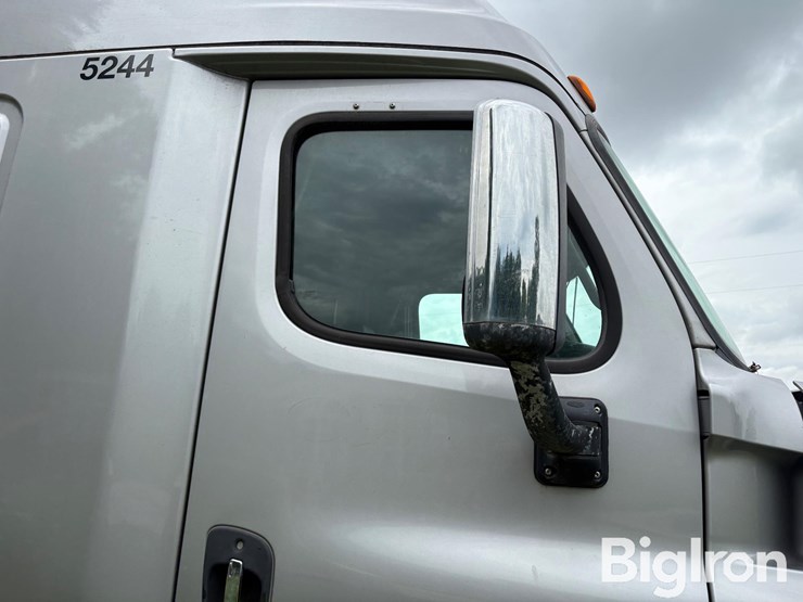 2015-freightliner-cascadia-113-image-17