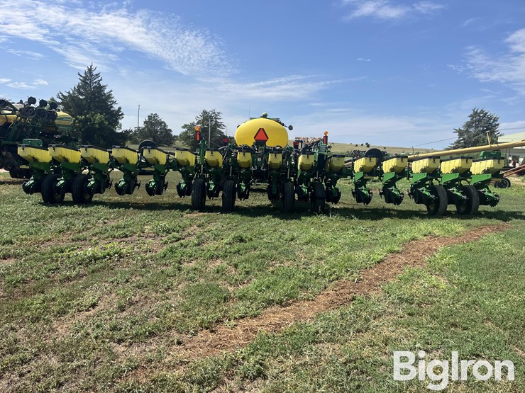 2010-john-deere-1770nt-image-6