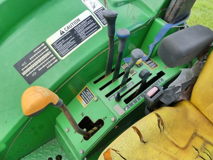 2013-john-deere-6105d-image-11